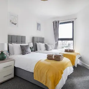 Heathrow Haven: Stylish In The Heart Of Slough